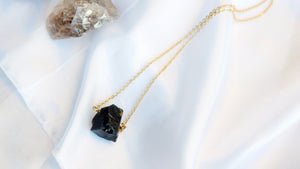 BLACK ONYX RAW 18k gold plated chain.
